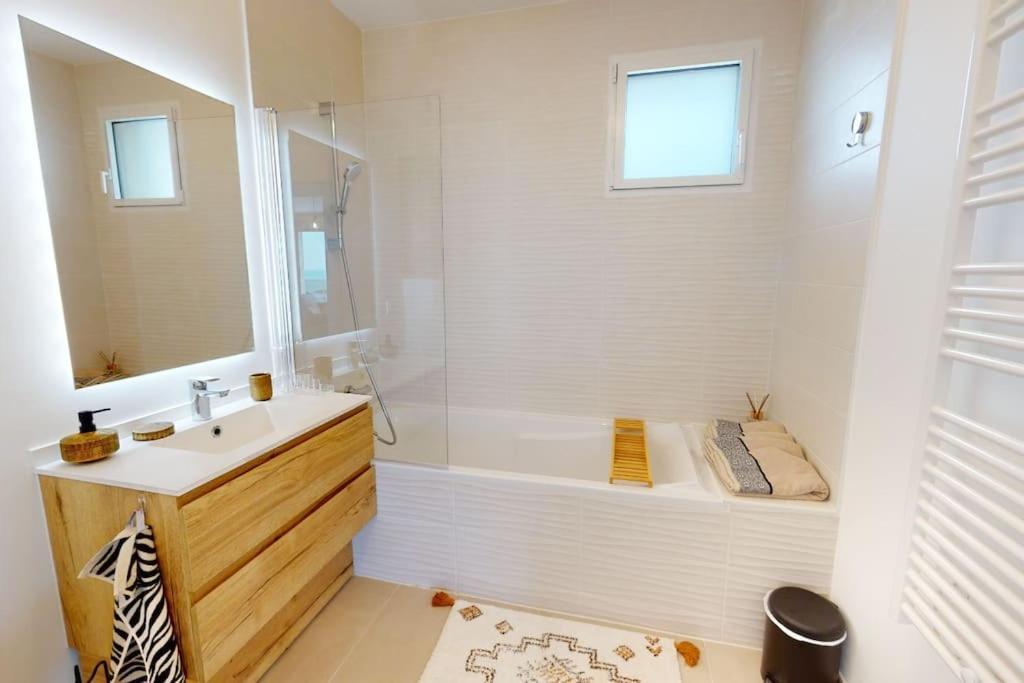 Spendide Confort, Archipel T4 En Bord De Plage, Avec Grande Terrasse Amenagee,spa Et Parking Prive